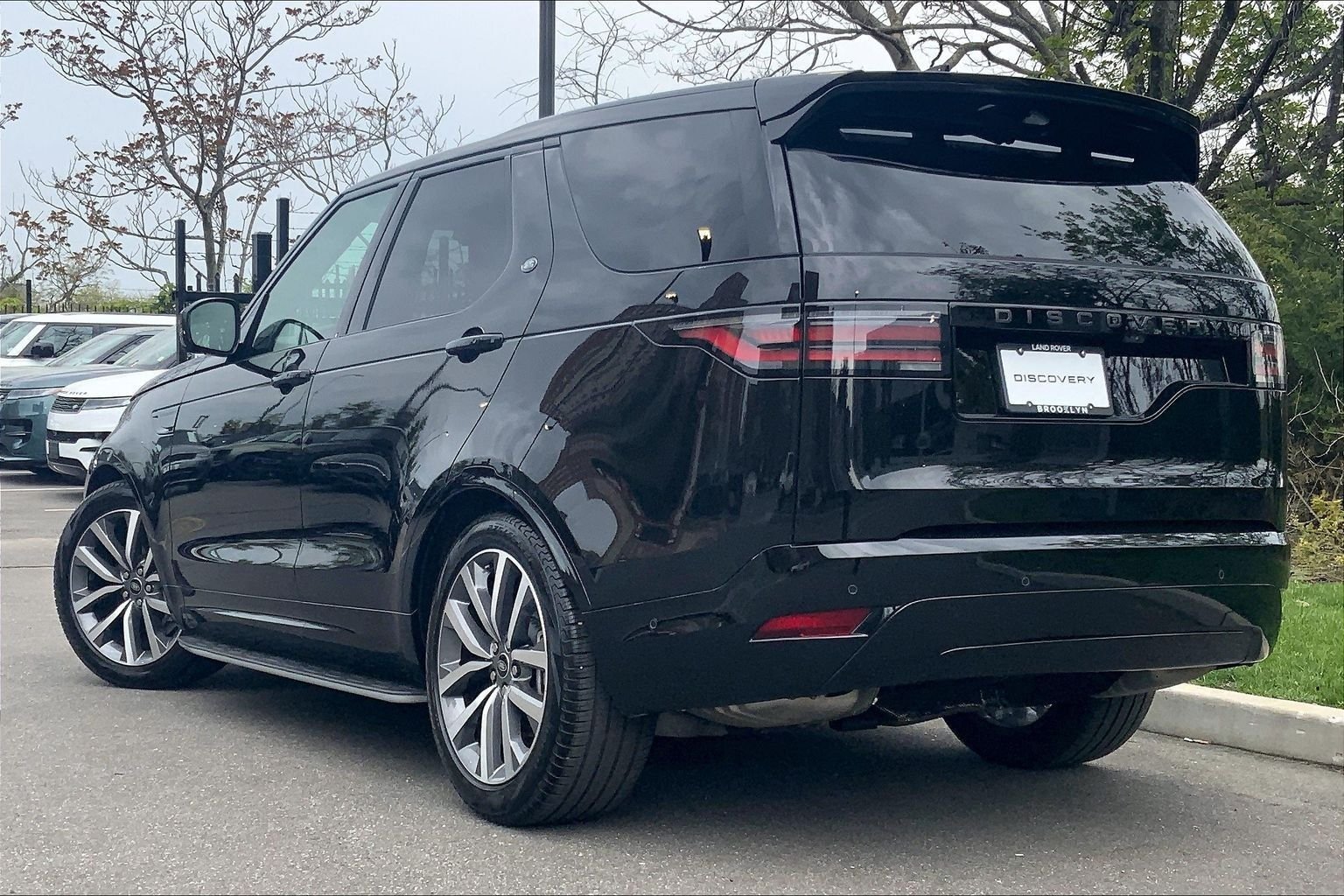 Certified Used 2025 Santorini Black Metallic Land Rover Dynamic SE image 11
