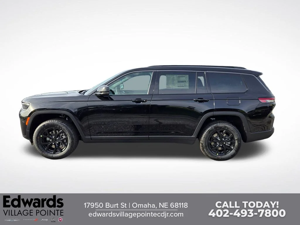 New 2026 Diamond Black Crystal Pearl-Coat Exterior Paint Jeep Altitude image 6
