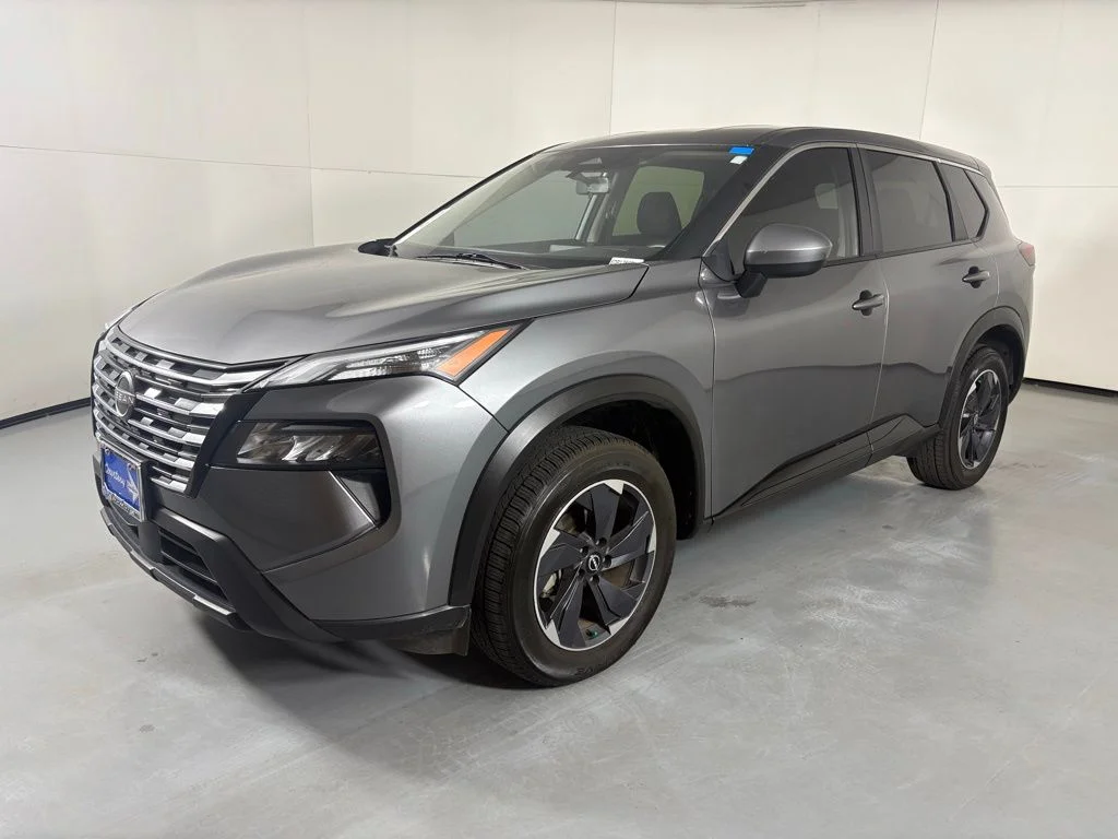 Used 2024 Gray Nissan SV image 4