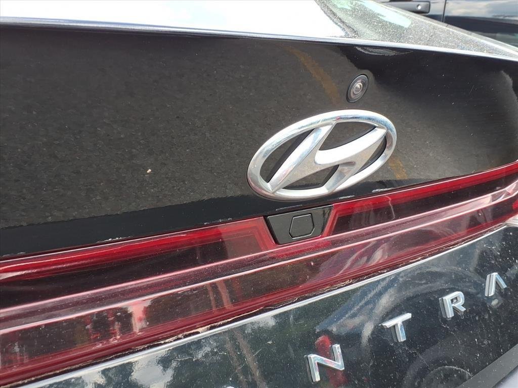 Used 2022 Phantom Black Hyundai SEL image 8