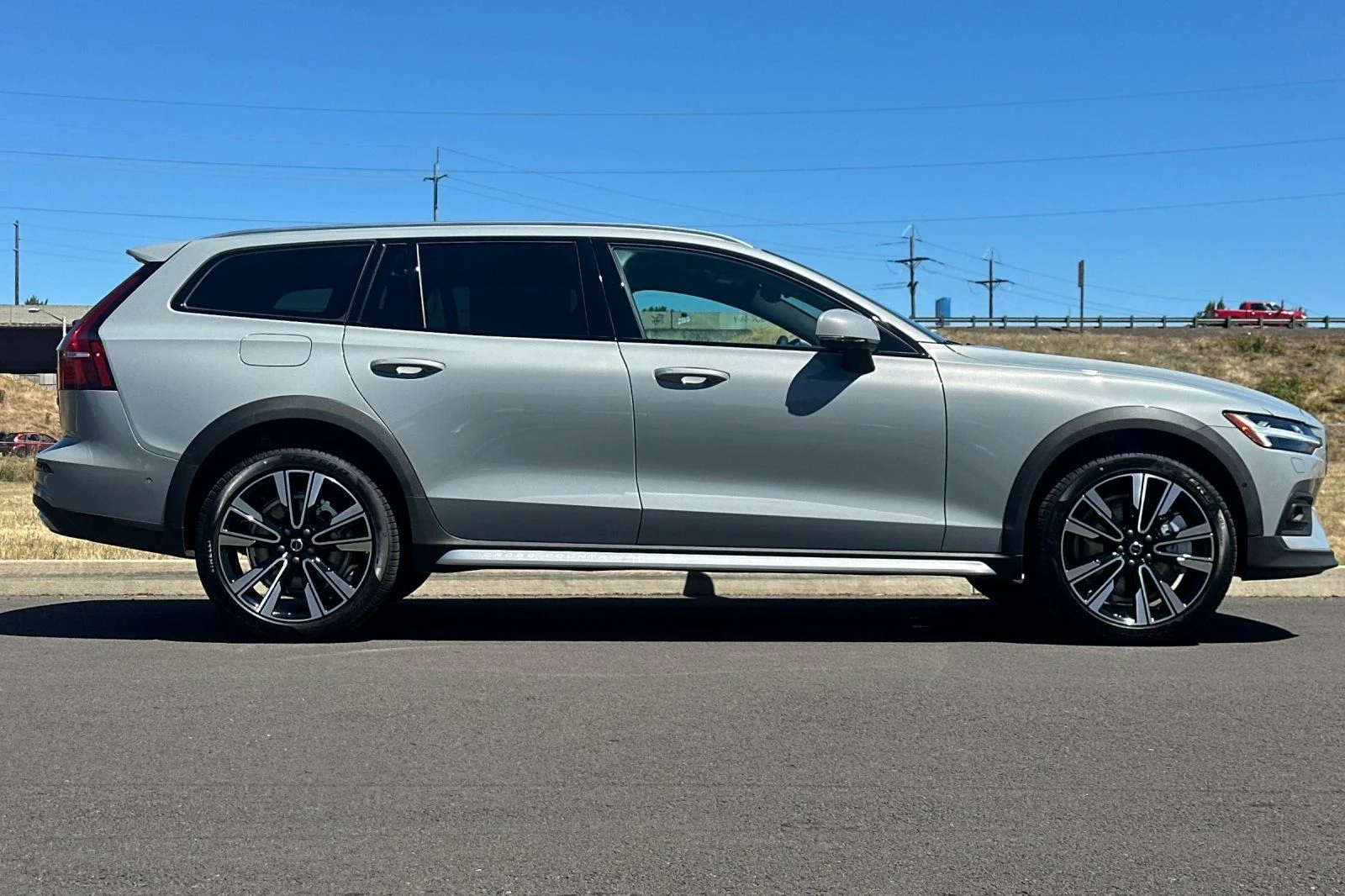New 2026 Vapour Grey Volvo Ultra image 2