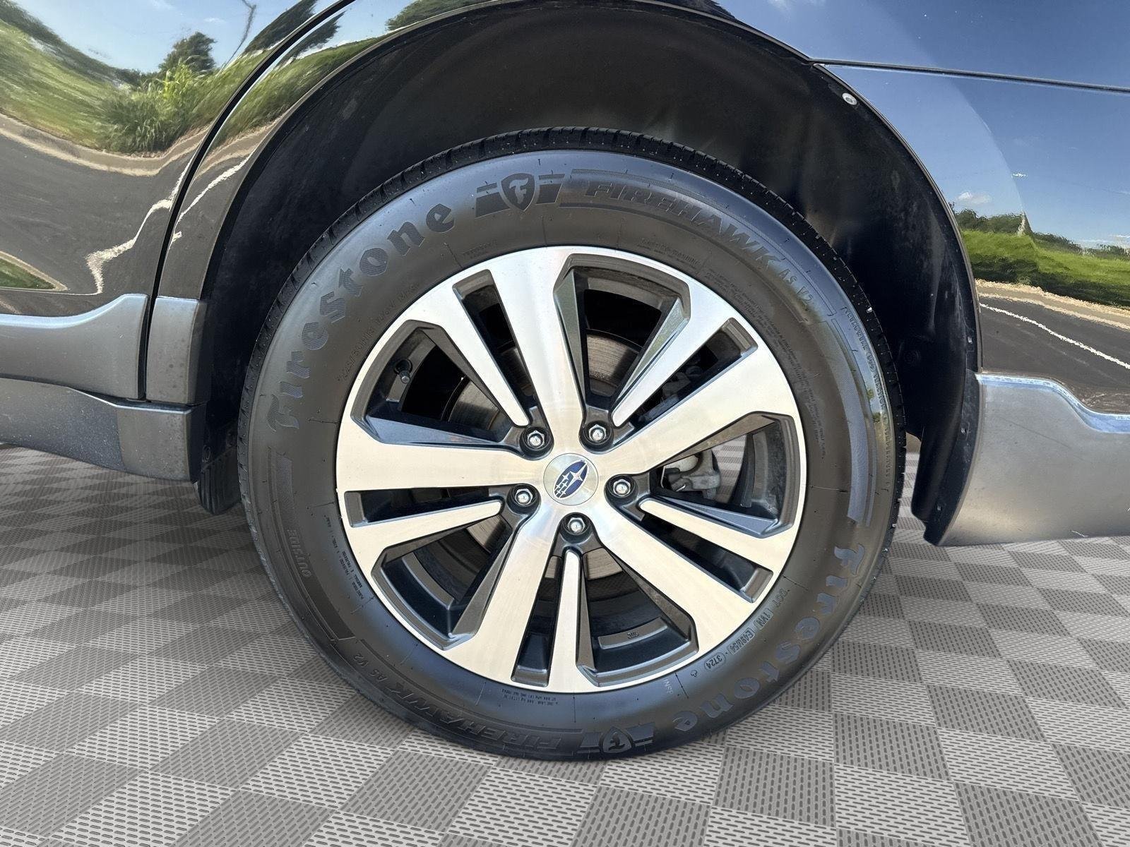 Used 2018 Crystal Black Silica Subaru Limited image 15