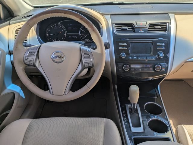 Used 2014 White Nissan 2.5 SV image 27