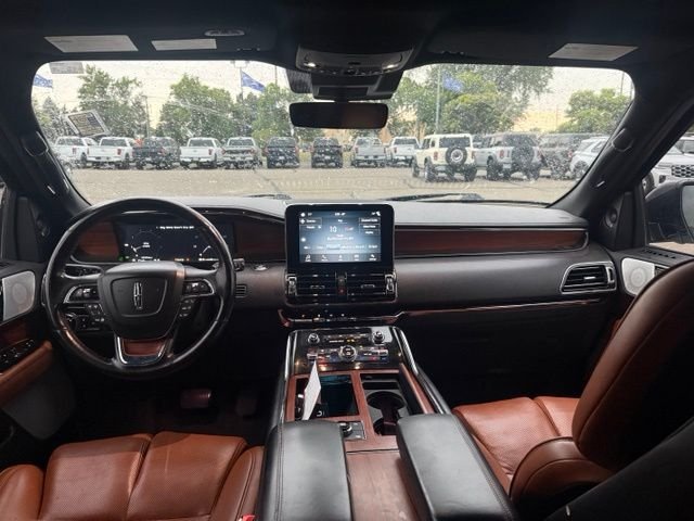 Used 2018 White Lincoln Reserve image 2
