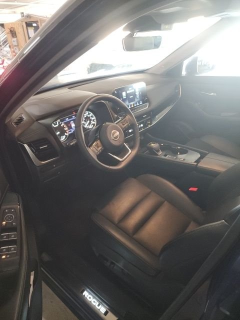 Used 2023 Blue Nissan SL image 6