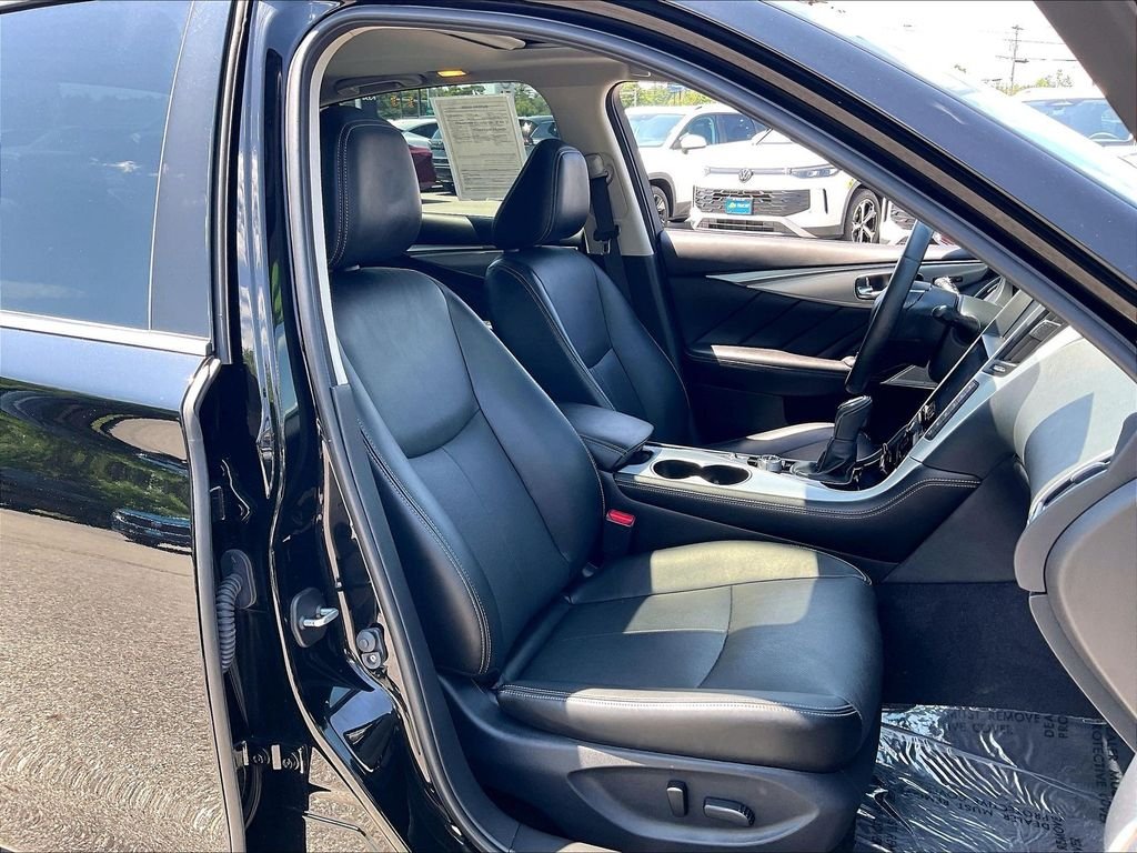 Used 2024 Black Obsidian INFINITI LUXE image 10