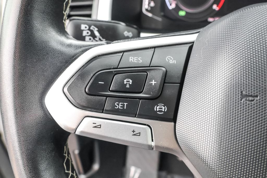 Used 2023 White Volkswagen 3.6L V6 SE w/Technology image 21