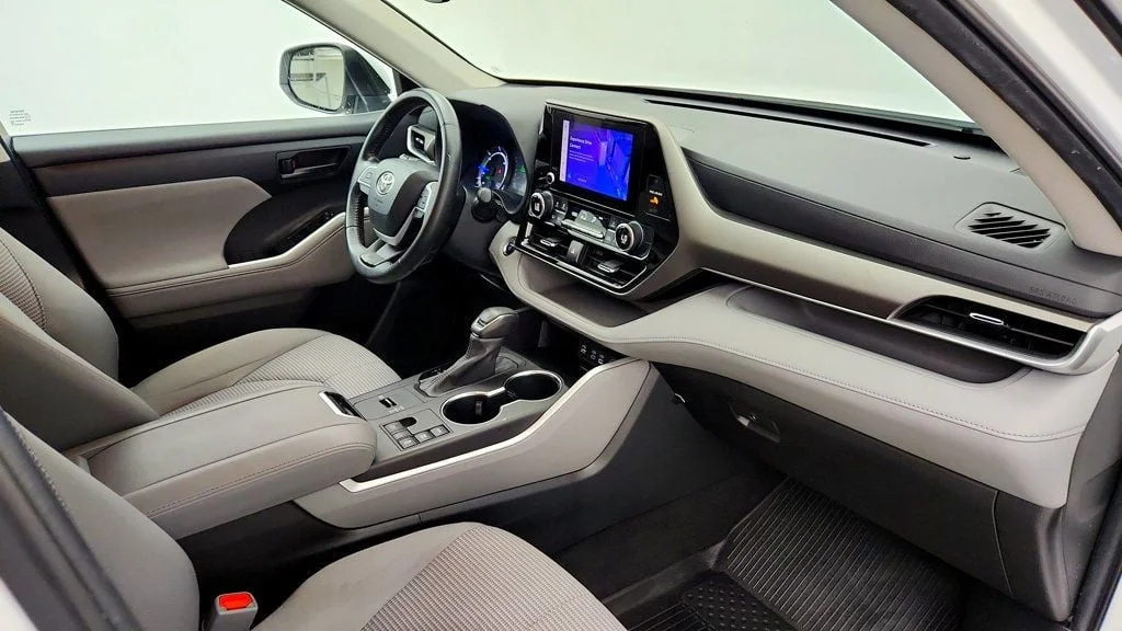 Used 2023 Wind Chill Pearl Toyota Hybrid LE AWD w/ 3-Row Seating & Toyota Safety Sense image 23