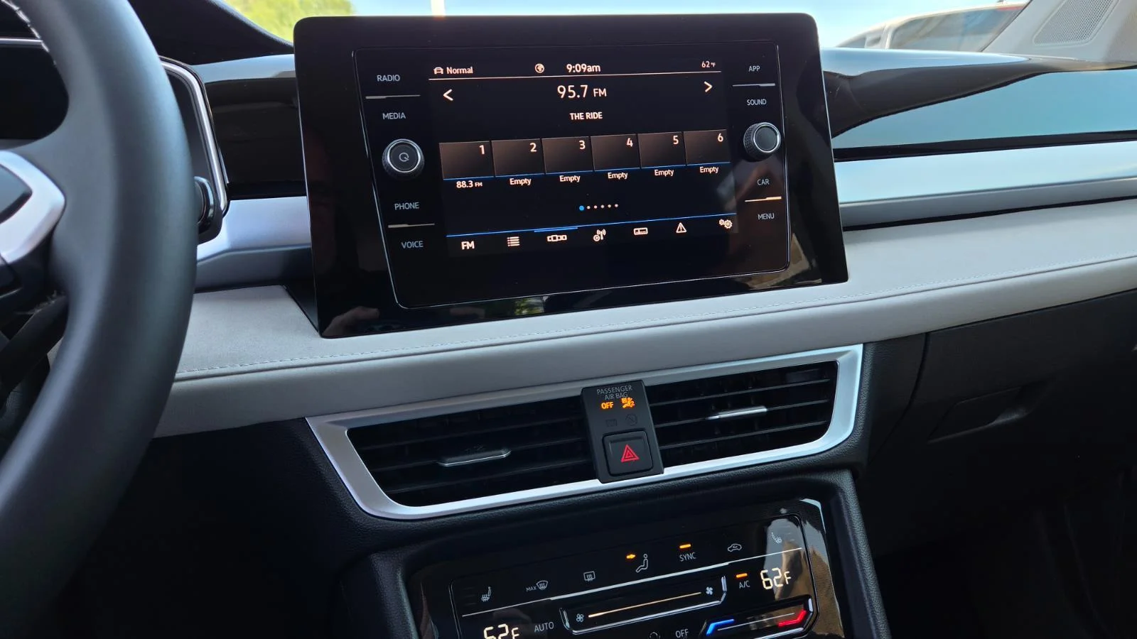 2025 Volkswagen Taos SE - Photo 29