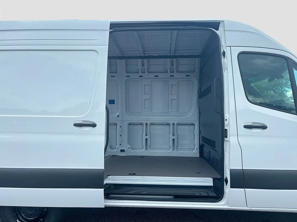 New 2025  Mercedes-Benz Cargo 144 WB image 15