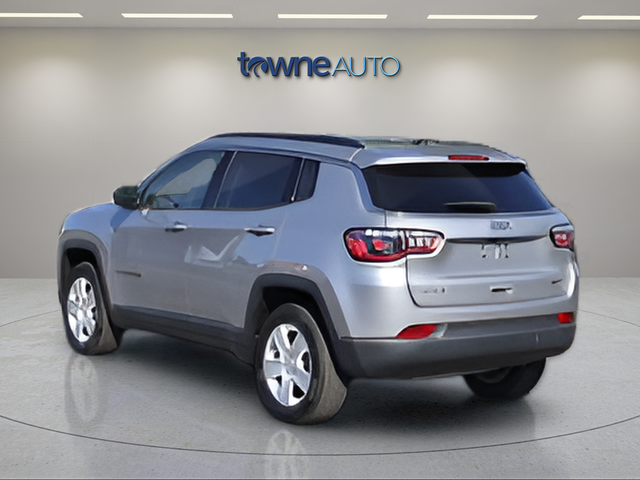 Used 2022 Silver Jeep Latitude image 6