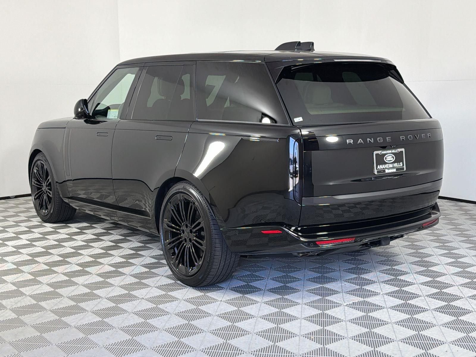 New 2026 Santorini Black Land Rover SE image 3