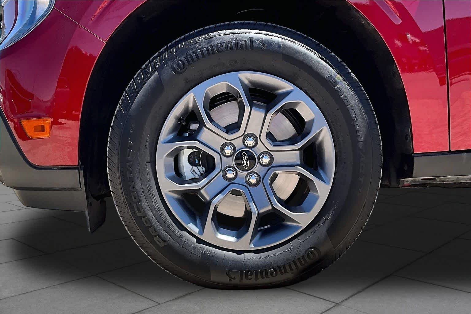 Used 2025 Ruby Red Metallic Tinted Clearcoat Ford XLT image 9