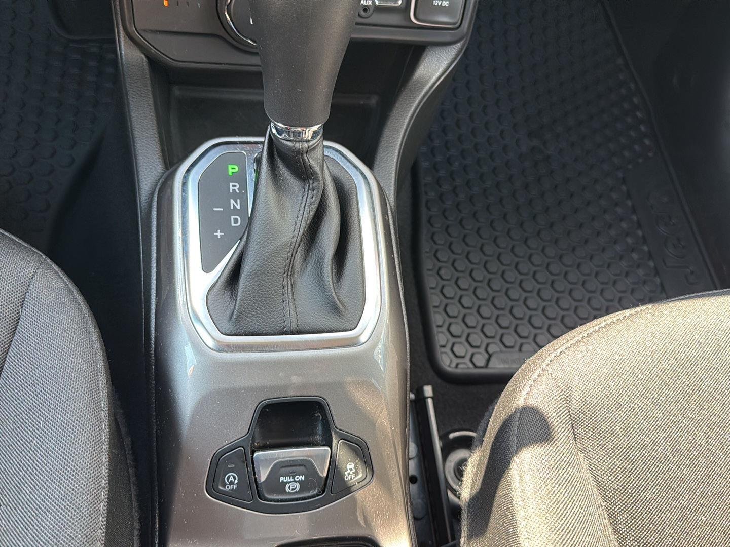 Used 2022 Black Clearcoat Jeep Latitude image 21