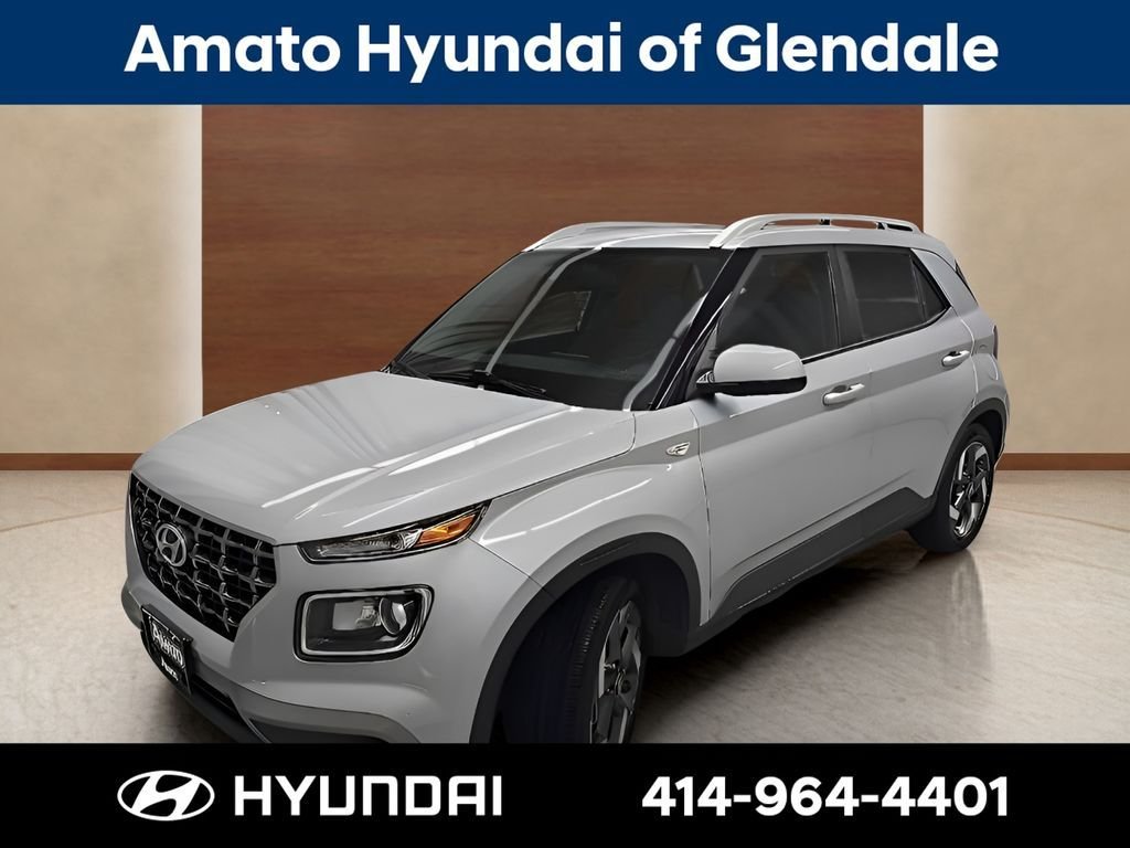 Used 2022 Hyundai Venue SEL with VIN KMHRC8A33NU190796 for sale in Glendale, WI