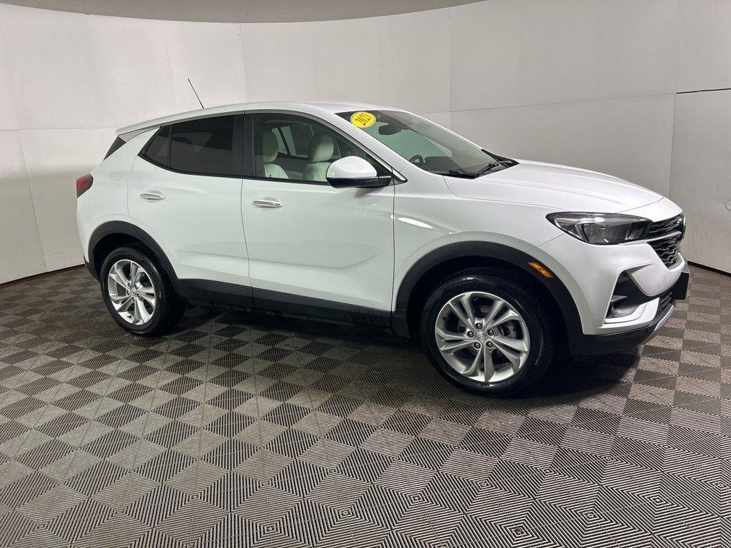 Used 2023 Summit White Buick Preferred image 5