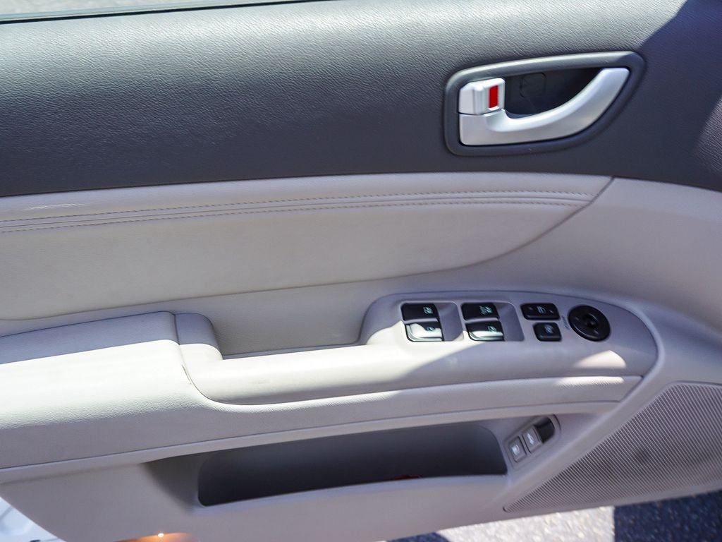 Used 2006 White Hyundai GLS V6 image 18