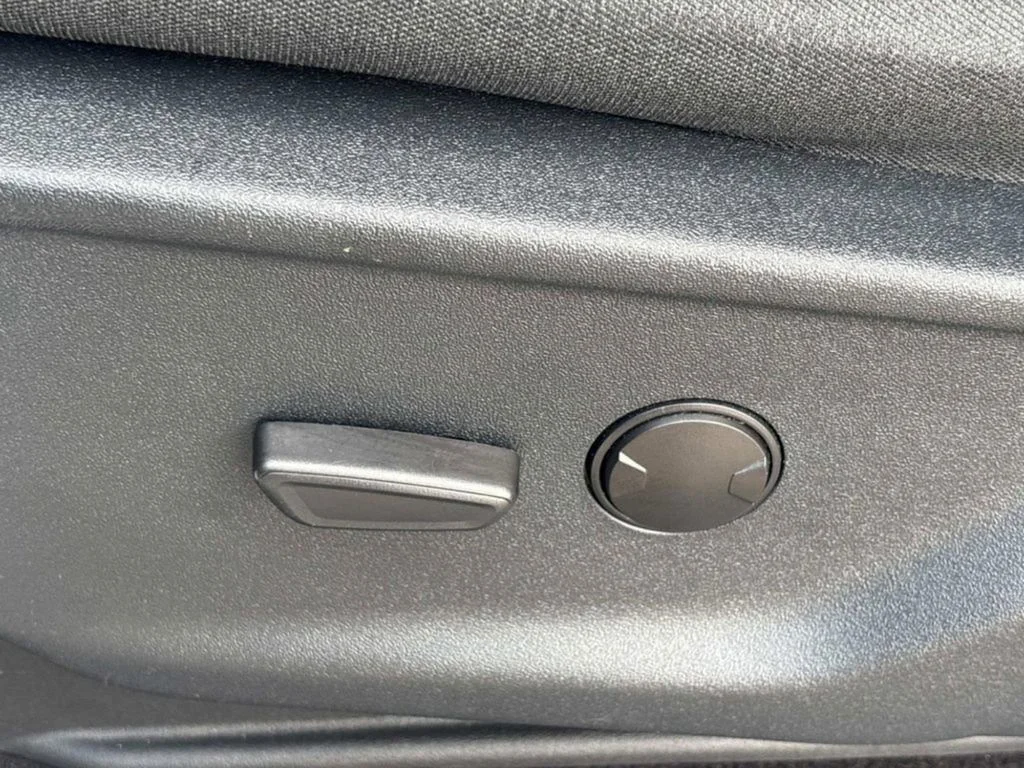 Used 2025 Silver Metallic Ford XLT image 27