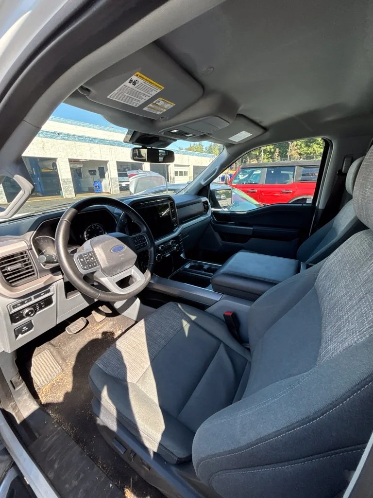 Used 2023 Oxford White Ford XLT image 7