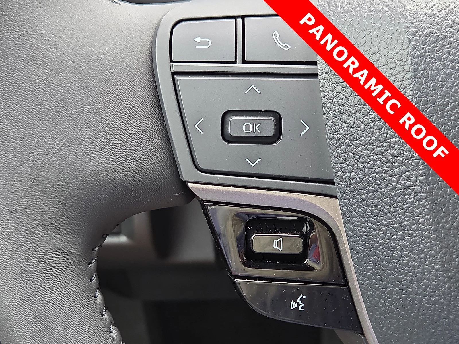 Used 2025 Ocean Gem/Midnight Black Metallic Toyota XSE image 21