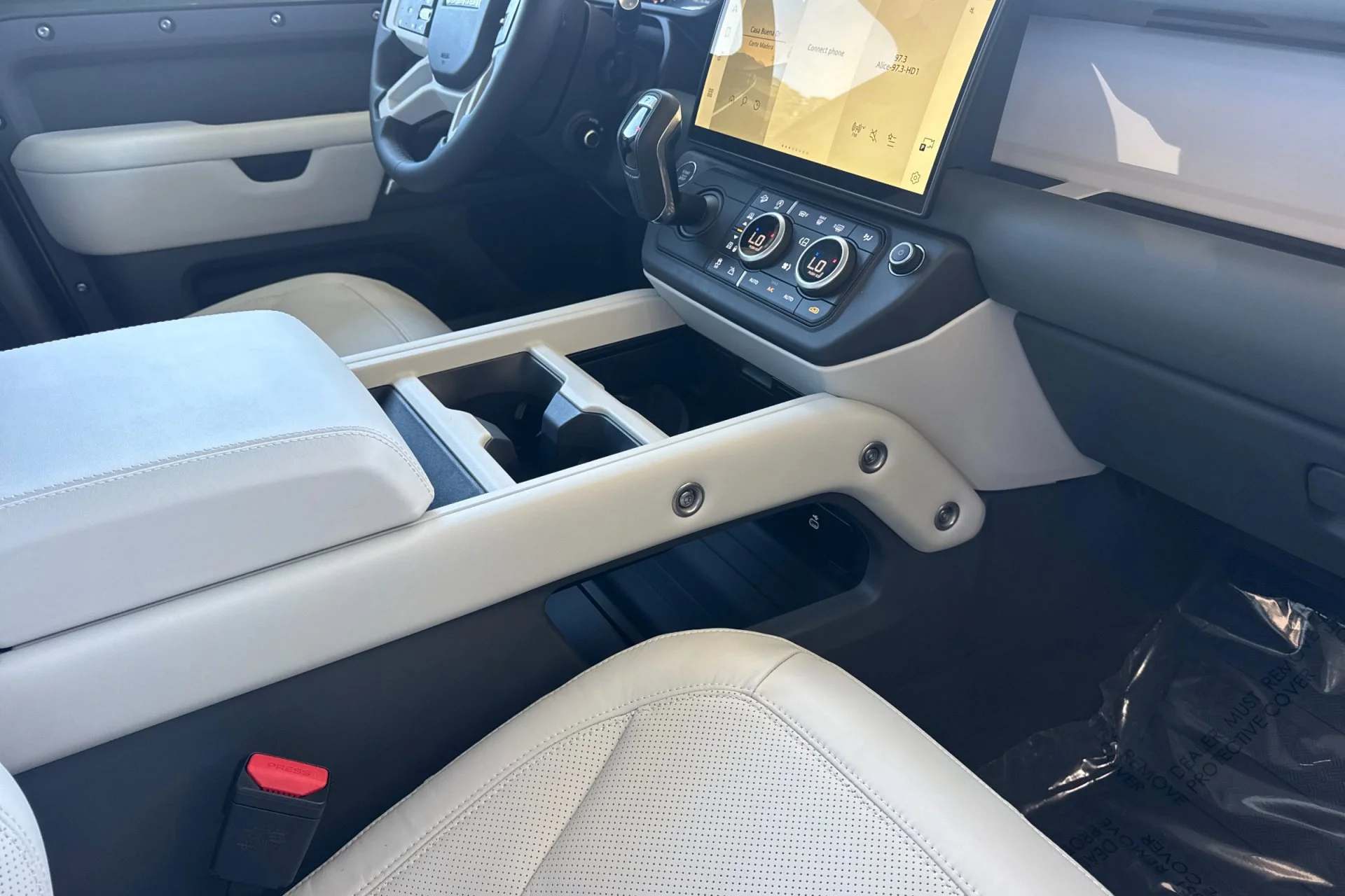 New 2026 WOOLSTONE GREEN Land Rover X-Dynamic SE image 18