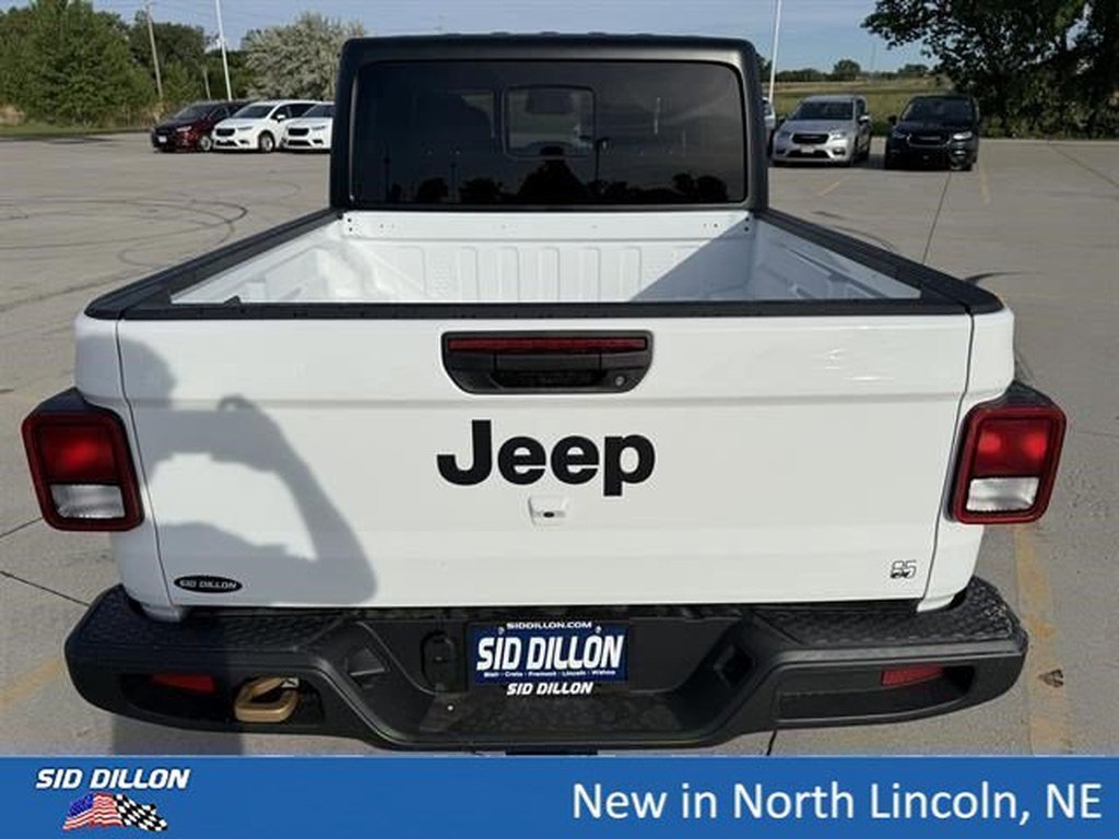 New 2026 Bright White Clear-Coat Exterior Paint Jeep 85th Anniversary Edition image 4