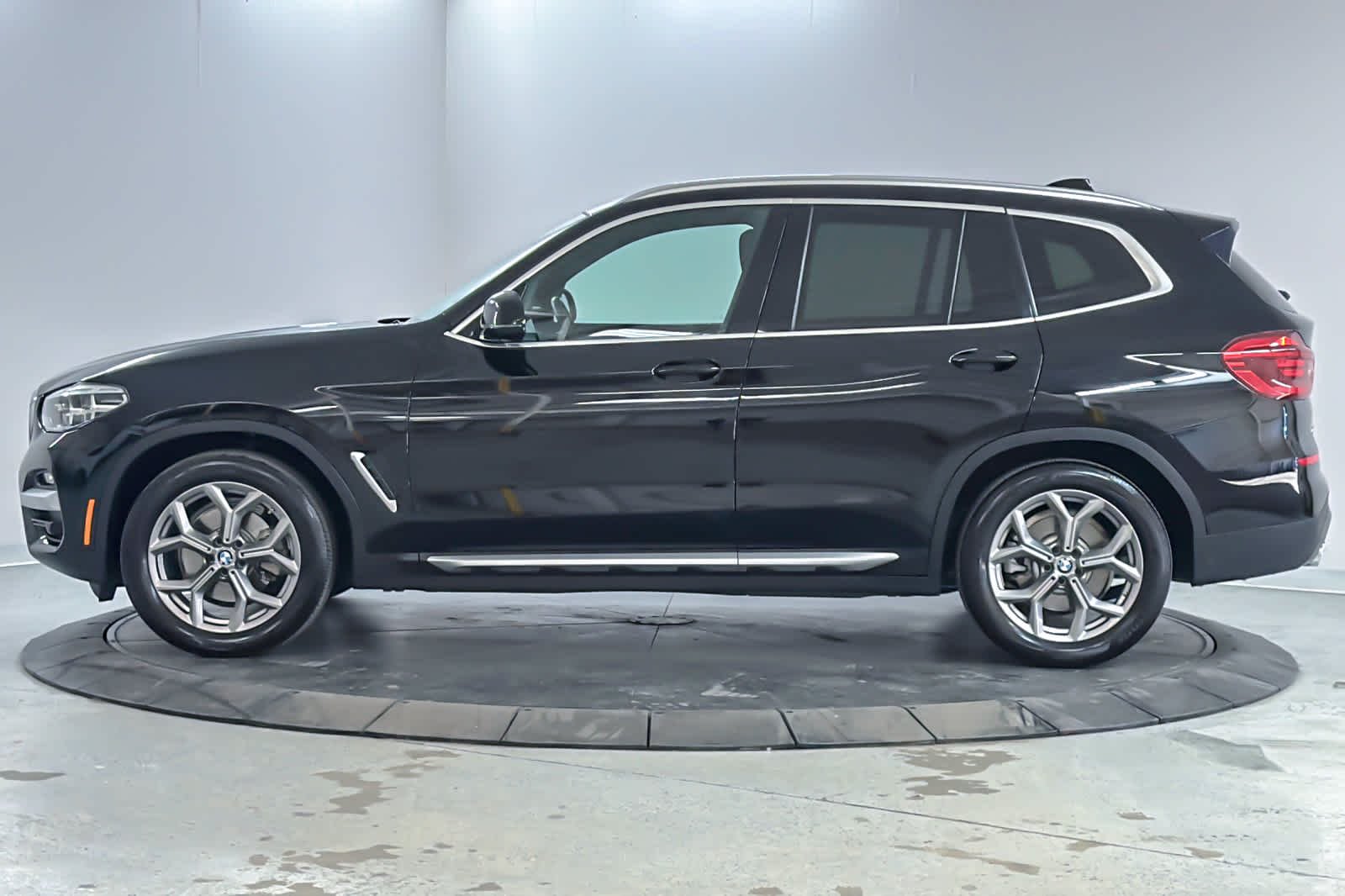 Used 2021 Jet Black BMW xDrive30i image 5