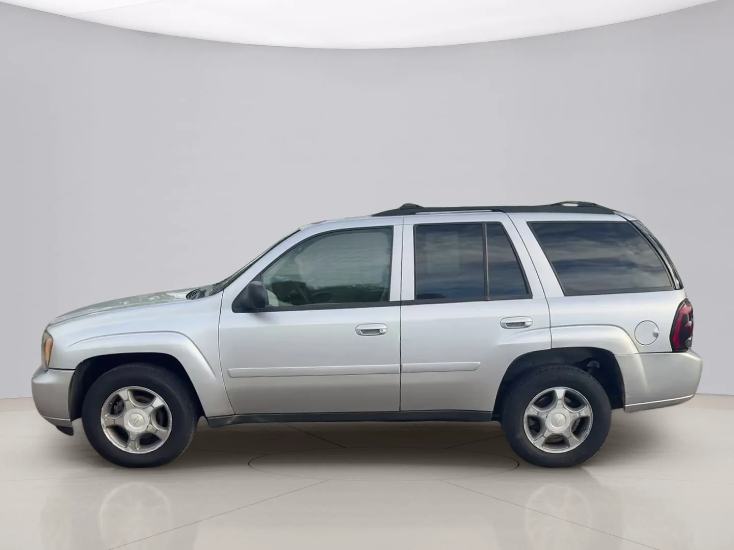 Used 2009 Silver Chevrolet 1LT image 2