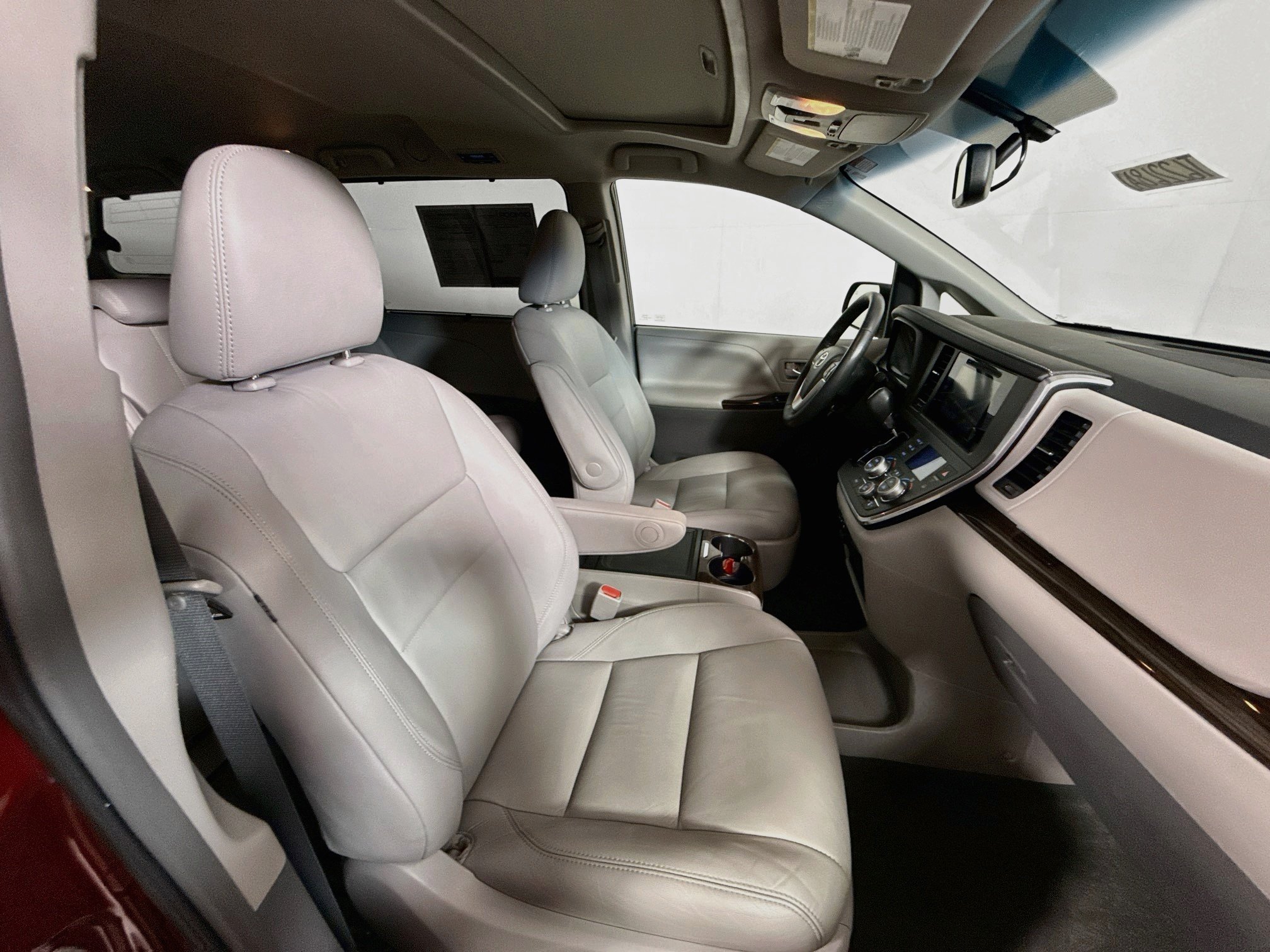 Used 2016 Salsa Red Pearl Toyota XLE image 27