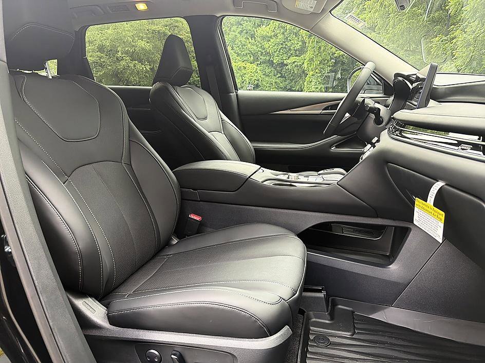 New 2027 Mineral Black INFINITI LUXE image 21
