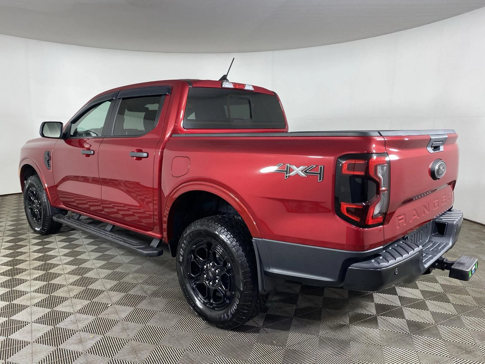 Used 2025 Ruby Red Metallic Tinted Clearcoat Ford XLT image 5