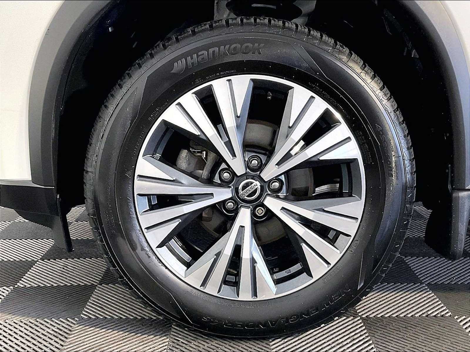 Used 2021 Pearl White Tricoat Nissan SV image 11
