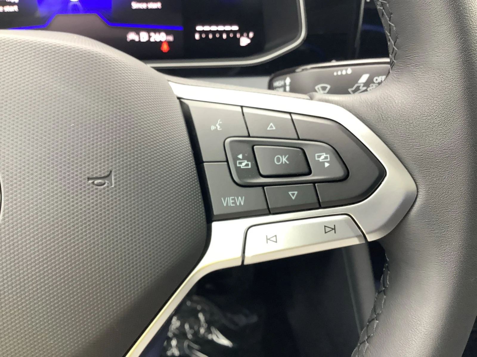 New 2026 DEEP BLACK Volkswagen SE image 24