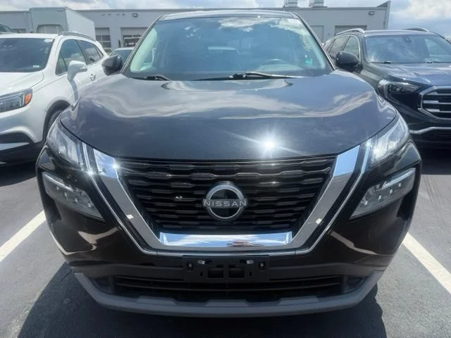 Used 2022 Black Nissan SV image 2
