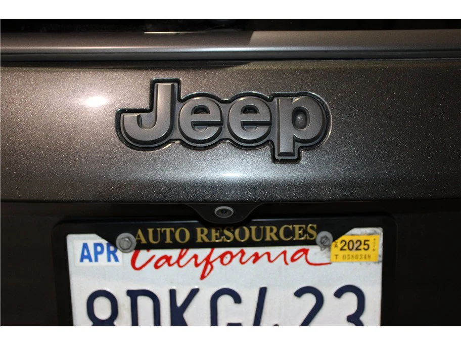 Used 2018 Granite Crystal Metallic Clearcoat Jeep Trailhawk image 19