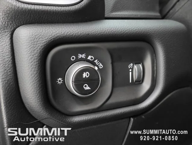 New 2026 Diamond Black Crystal Pearl-Coat Exterior Paint RAM BIG HORN image 50