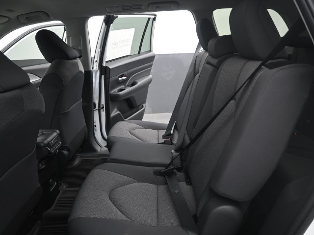 Used 2025 Wind Chill Pearl Toyota LE image 12