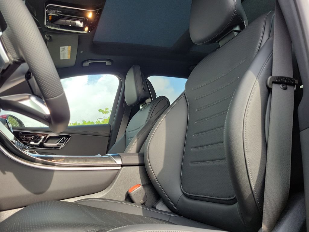New 2026 Red Mercedes-Benz GLC 300 image 21