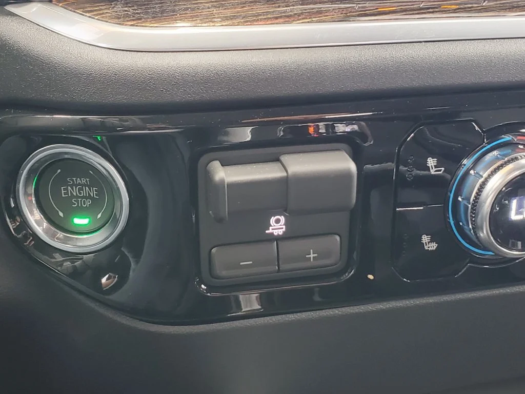 New 2026 Summit White GMC Elevation image 17