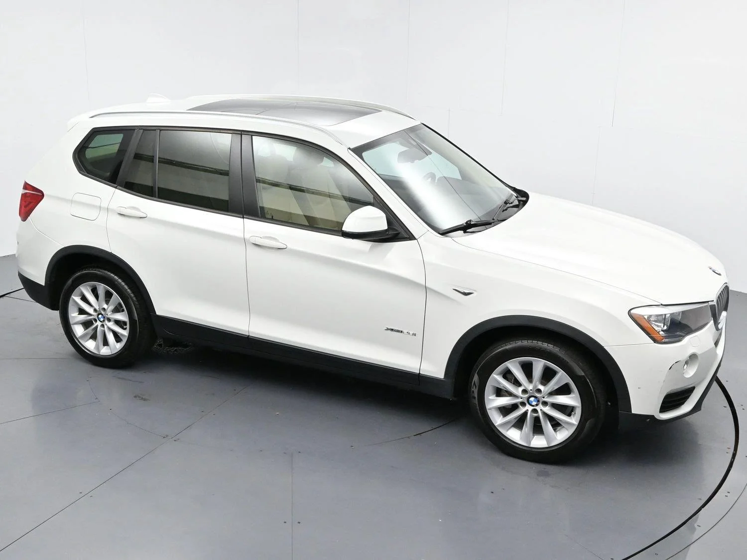 Used 2017 Alpine White BMW xDrive28i image 36
