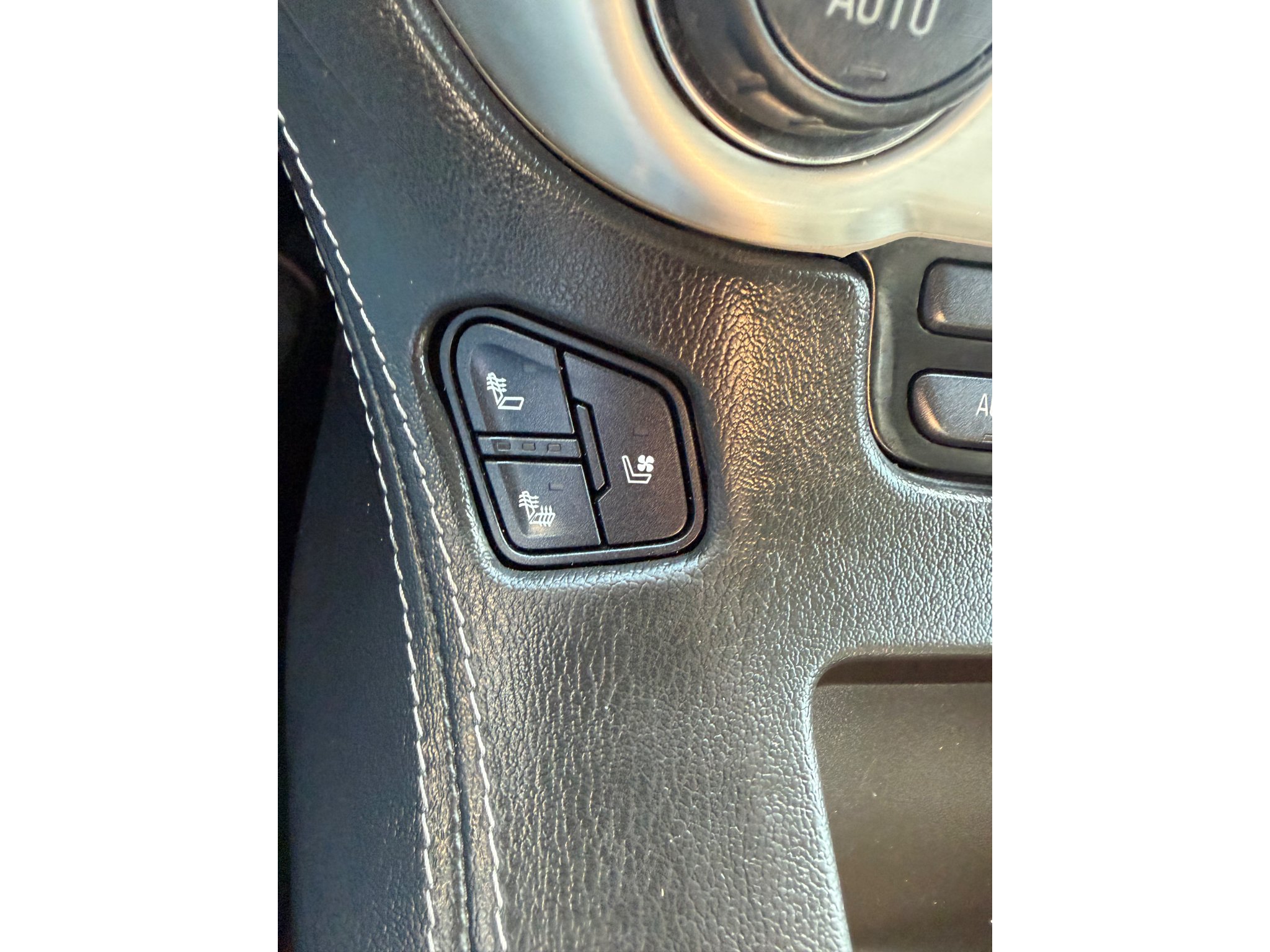 Used 2020 Quicksilver Metallic GMC SLT image 25