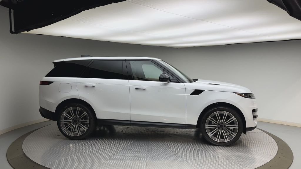 New 2026 Fuji White Land Rover SE image 9