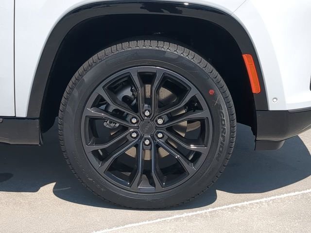 New 2026 Bright White Clear-Coat Exterior Paint Jeep Summit Reserve image 11