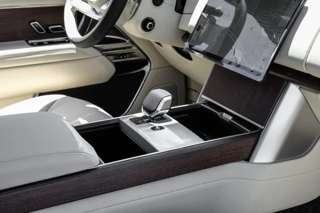 New 2026 Black Land Rover SE image 24