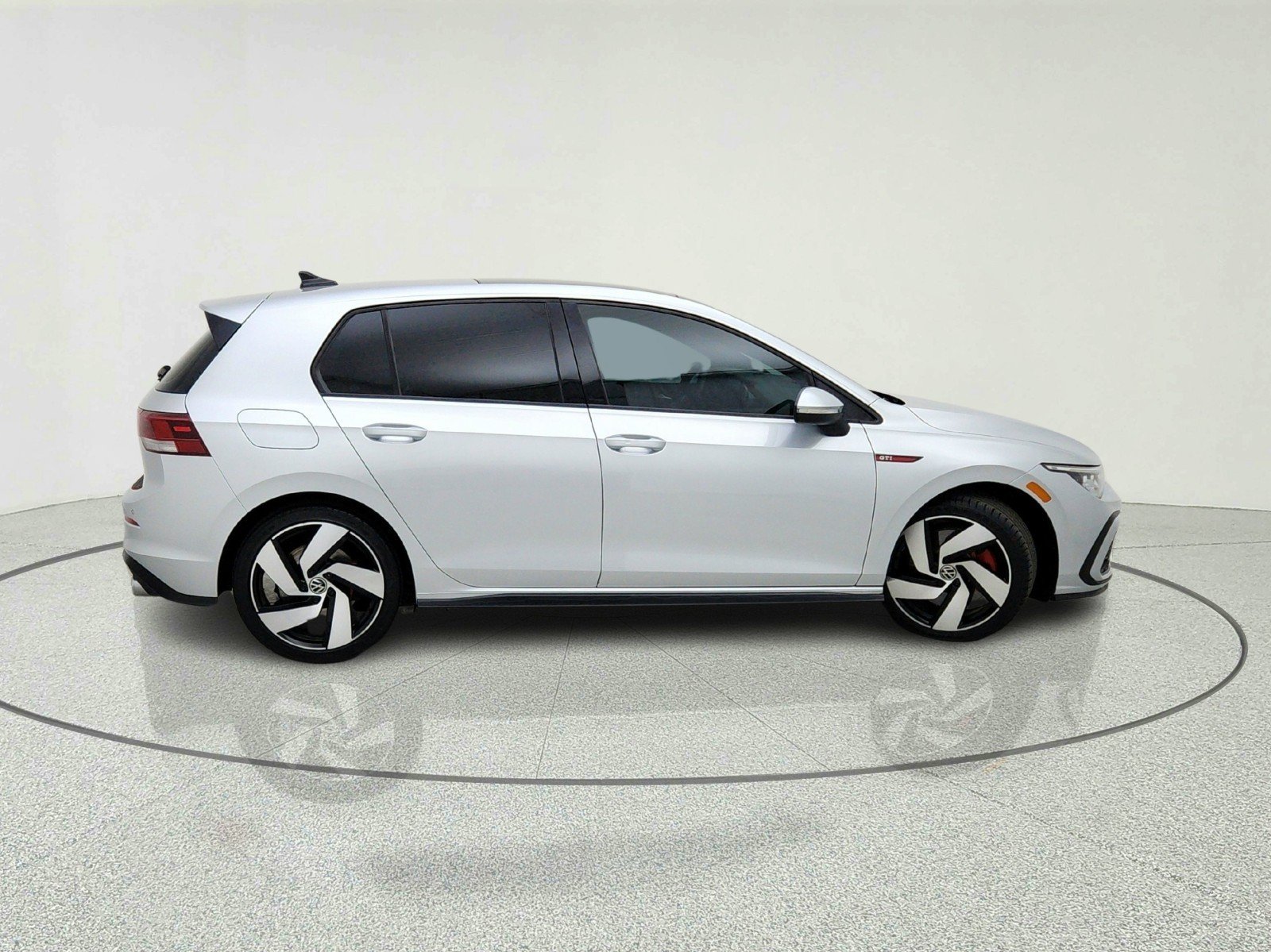 Used 2022 Reflex Silver Metallic Volkswagen SE image 13