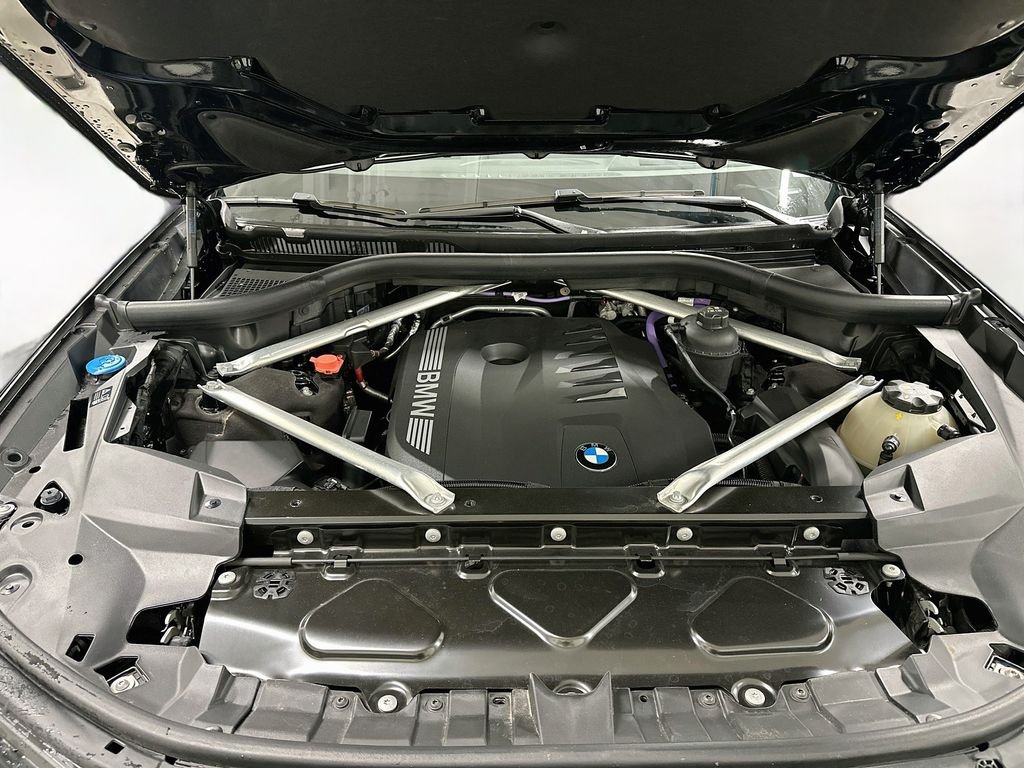 Used 2024 Black Sapphire Metallic BMW xDrive40i image 32