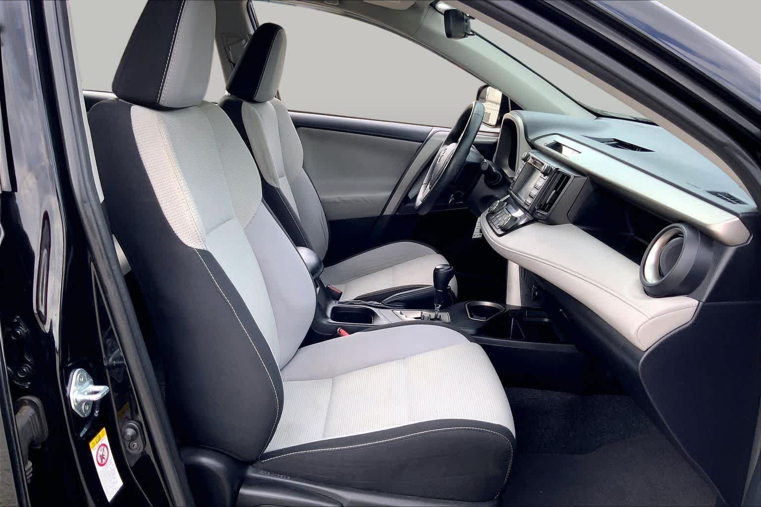 Used 2017 Black Toyota XLE image 9
