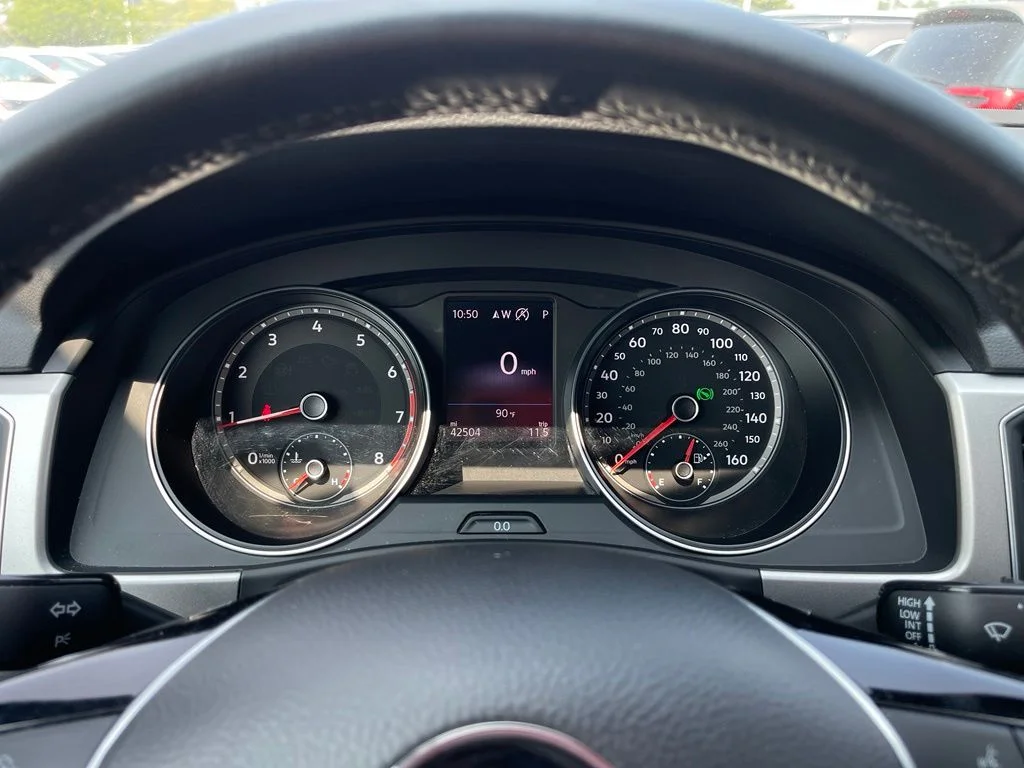 Used 2019 Pacific Blue Metallic Volkswagen 3.6L V6 SE image 21