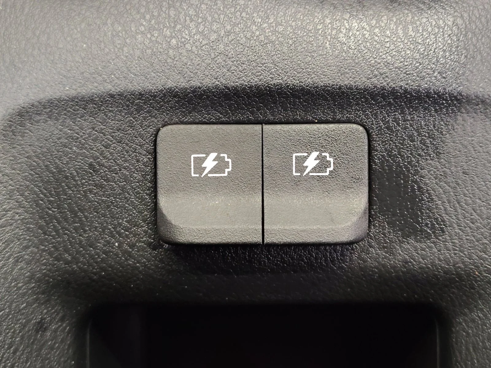 Used 2019 Super Black Nissan SR image 31