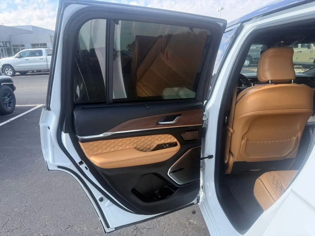 Used 2022 White Jeep Summit image 32